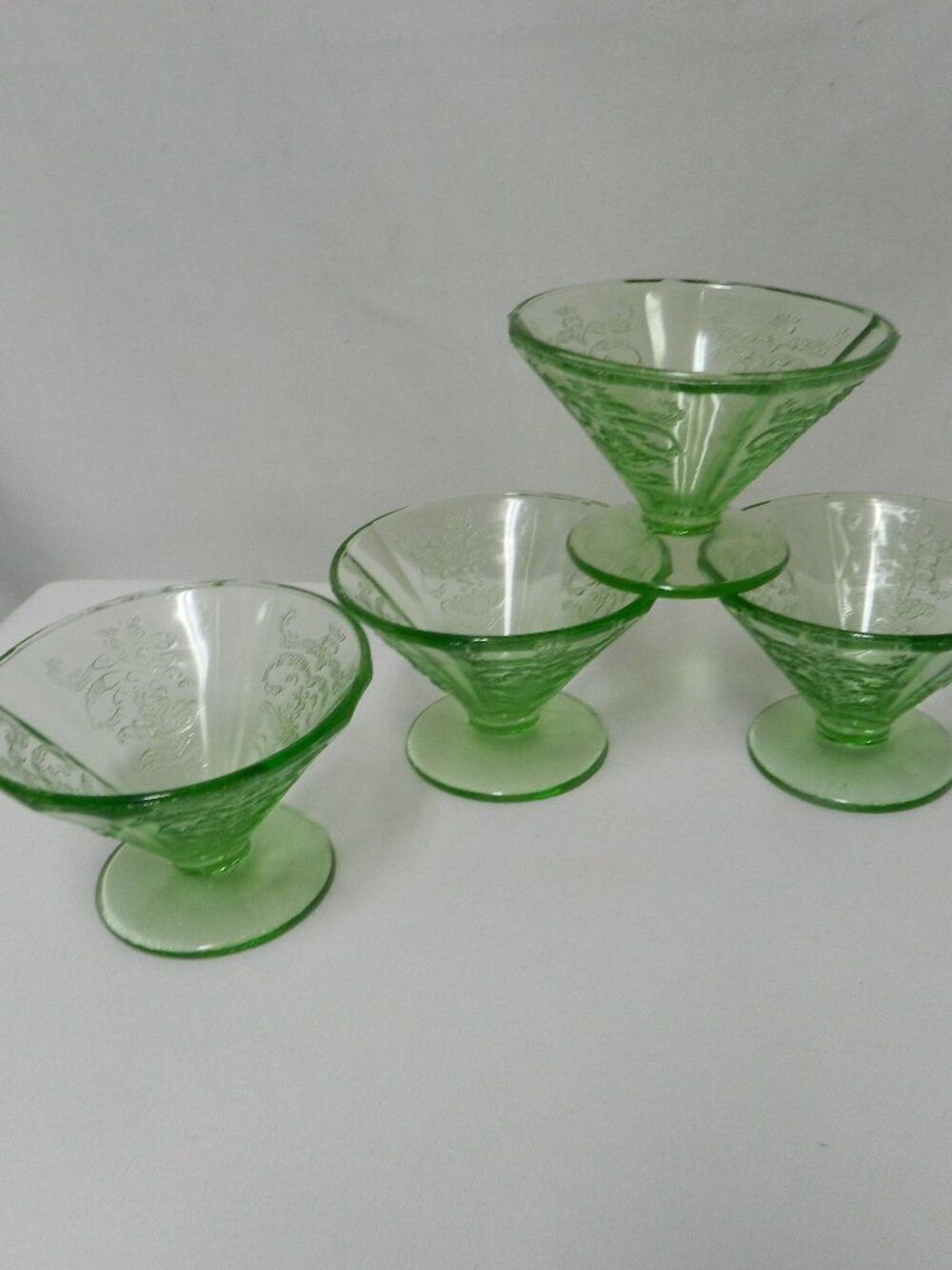 Federal Glass Madrid Vintage Depression Green Cone Shaped Footed bowl Set 4